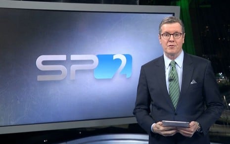 O jornalista Márcio Gomes apresentando o SP2 na Globo