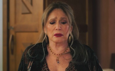 Cândida (Susana Vieira) solta bomba e ameaça reputação de Irene La Selva (Gloria Pires)