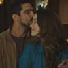 Tom (Renato Góes) beija a testa de Vênus (Nathalia Dill) em cena da novela Família É Tudo