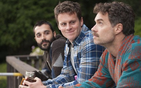 Os atores Frankie J. Alvarez, Jonathan Groff e Murray Bartlett em cena da segunda temporada de Looking - Divulgação/HBO