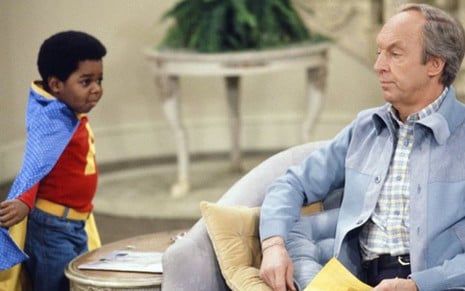 Gary Coleman e Conrad Bain em cena de episódio de Arnold, série que o SBT está exibindo às 13h30 - Divulgação/NBC